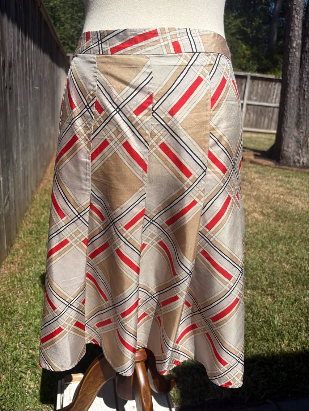 GAP Beige, Red and Black Plaid pleated A-Line Women's Skirt